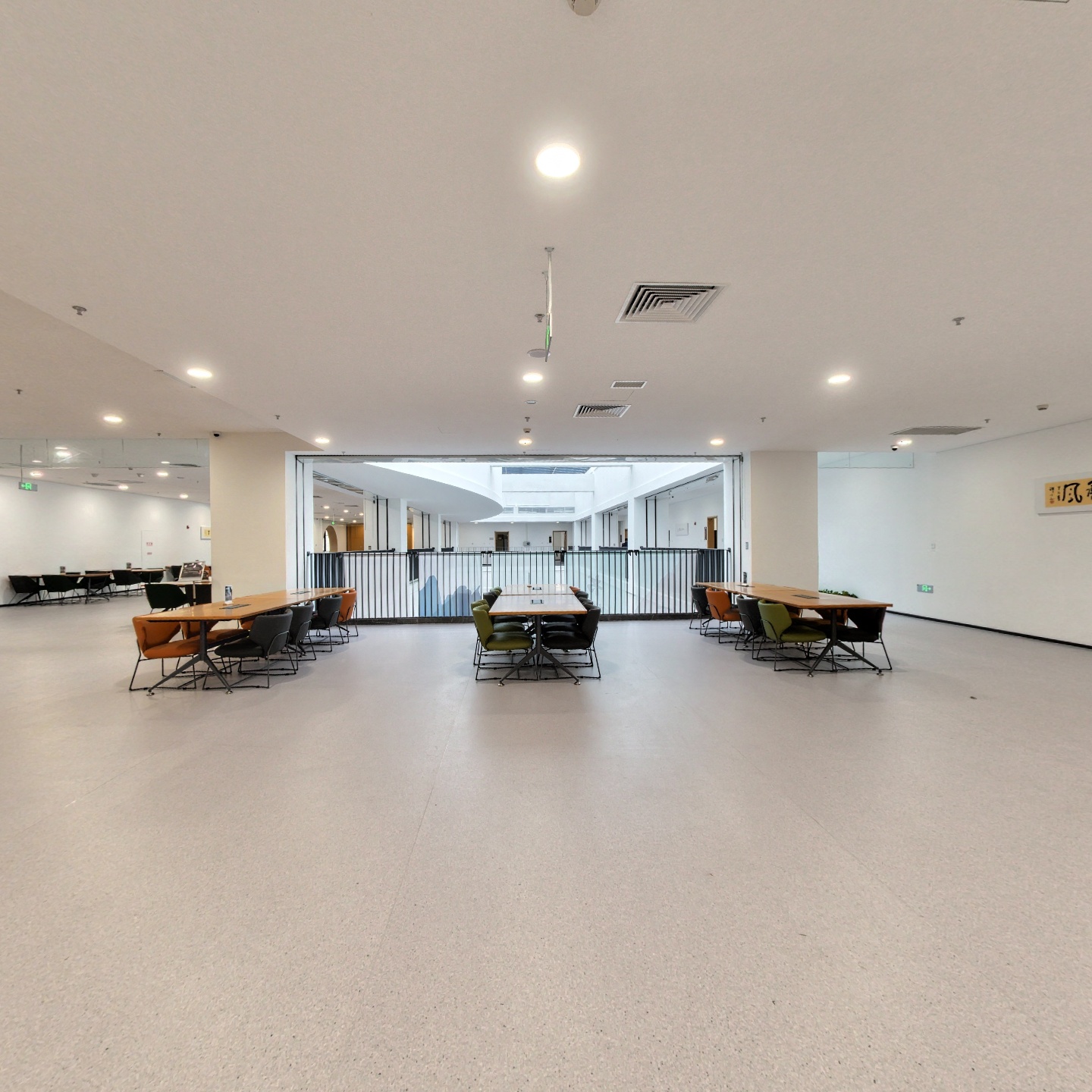 北京信息科技大学图书馆6层,如视VR